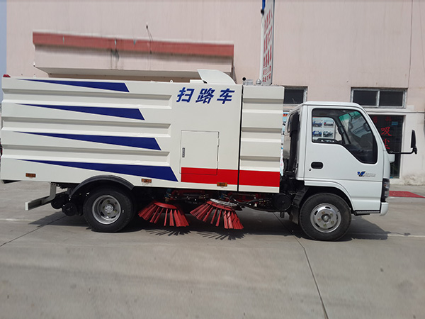 五十鈴掃路車（1.5方水罐，4方塵罐）