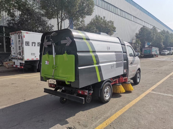 長(zhǎng)安小型掃路車(chē)（0.5方水罐，1.5方塵罐）
