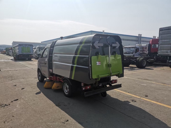 長(zhǎng)安小型掃路車(chē)（0.5方水罐，1.5方塵罐）