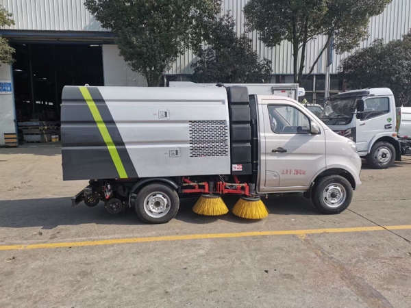長(zhǎng)安小型掃路車(chē)（0.5方水罐，1.5方塵罐）