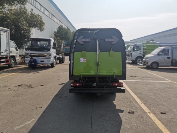 長(zhǎng)安小型掃路車(chē)（0.5方水罐，1.5方塵罐）
