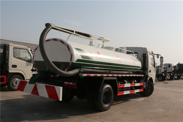 東風(fēng)大多利卡7方吸糞車(chē)