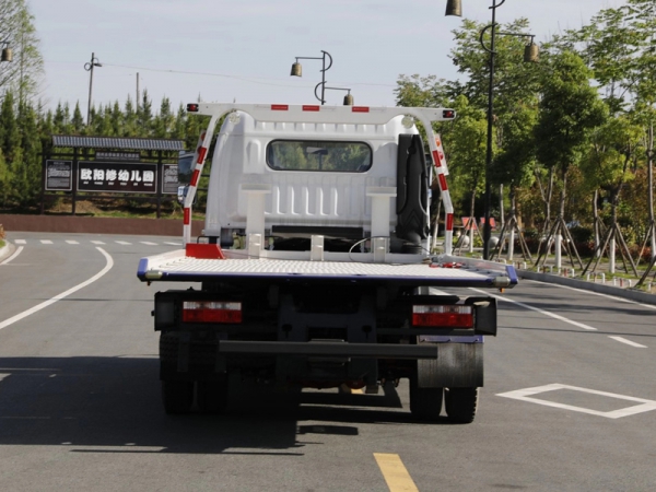國(guó)六東風(fēng)大多利卡黃牌一拖二清障車