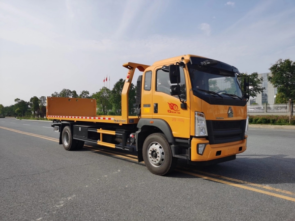 國六重汽豪沃重載型一拖二清障車