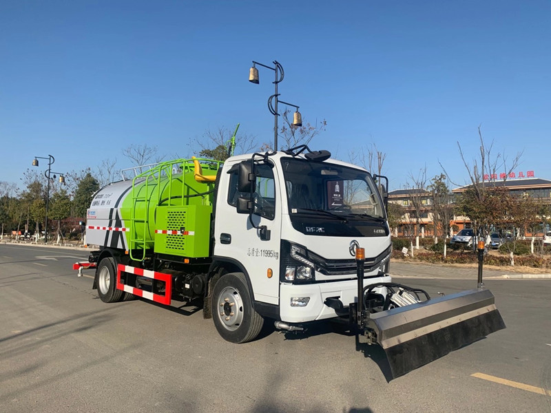 東風多利卡8方道路養(yǎng)護車，清洗車價格