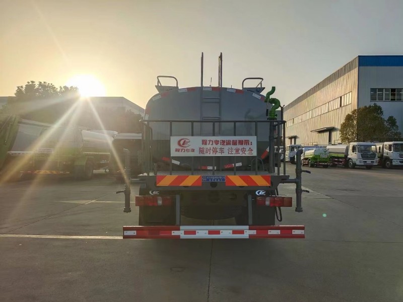 重汽汕德19噸灑水車