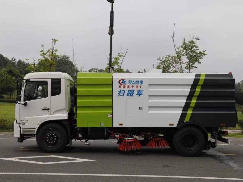 東風天錦掃路車（4方水罐8方塵罐）